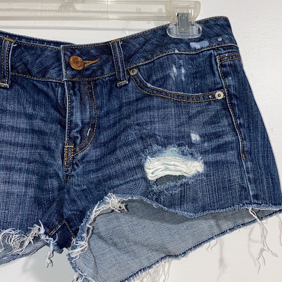 AEO Distressed Jean Shorts - Size 8 - Picture 3 of 6
